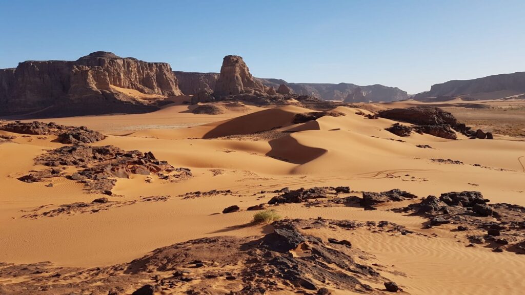 Felsformationen der Tadrart Rouge im Tassili‑Gebiet bei Djanet